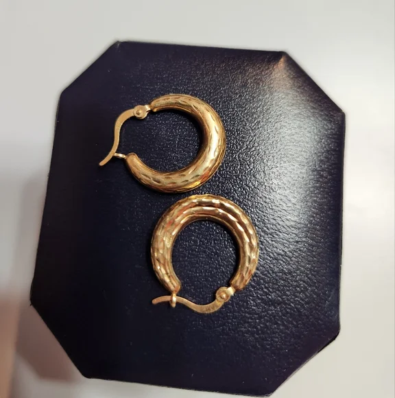 14 k earrings - Picture 1 of 5